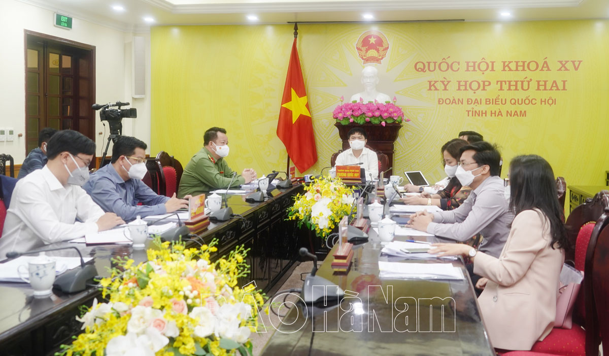 Quốc hội thảo luận ở tổ và thảo luận trực tuyến về 2 dự án luật và các báo cáo phòng chống tội phạm, tham nhũng