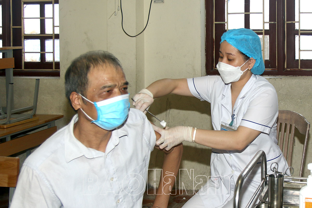 Các địa phương khẩn trương triển khai tiêm mũi 2 vắc xin phòng Covid-19 cho người dân