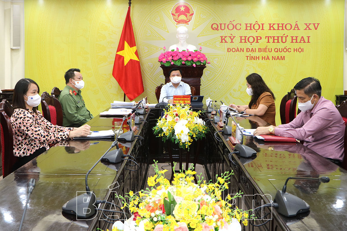 Đoàn ĐBQH tỉnh thảo luận tổ về dự án Luật Kinh doanh bảo hiểm (sửa đổi)