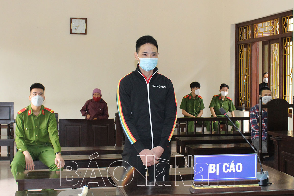 Vận chuyển trái phép chất ma túy lấy 2 triệu đồng tiền công, lĩnh án 20 năm tù