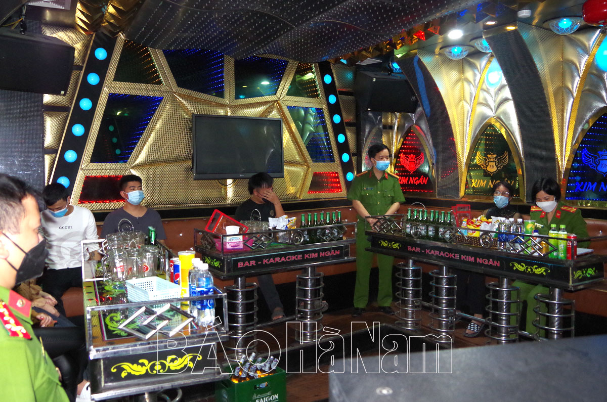 Phát hiện 02 cơ sở kinh doanh Karaoke vi phạm quy định phòng, chống dịch