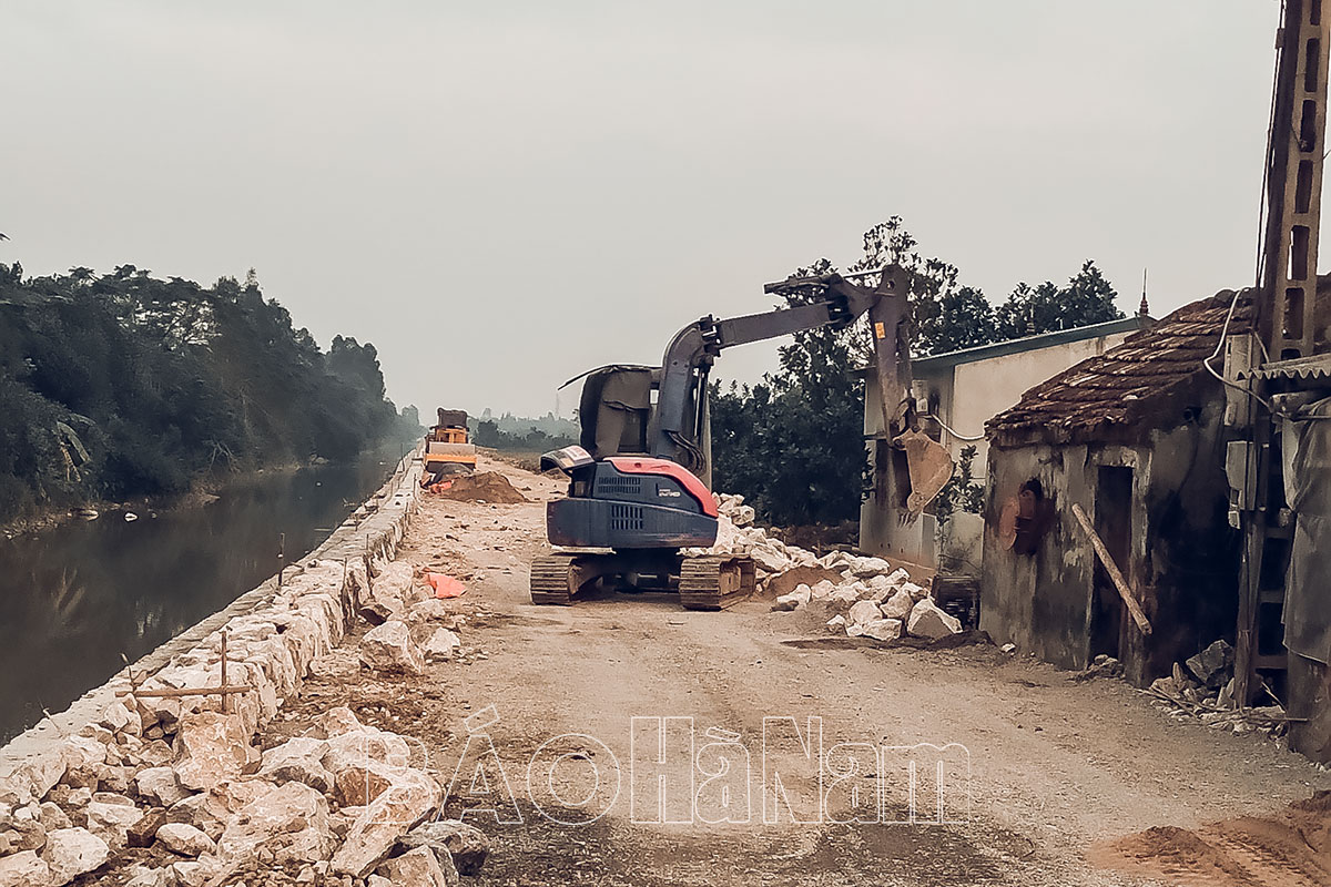 Đẩy nhanh tiến độ thi công các công trình cơ sở hạ tầng