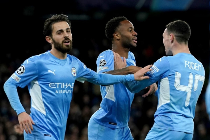 Man City lên đỉnh bảng Champions League