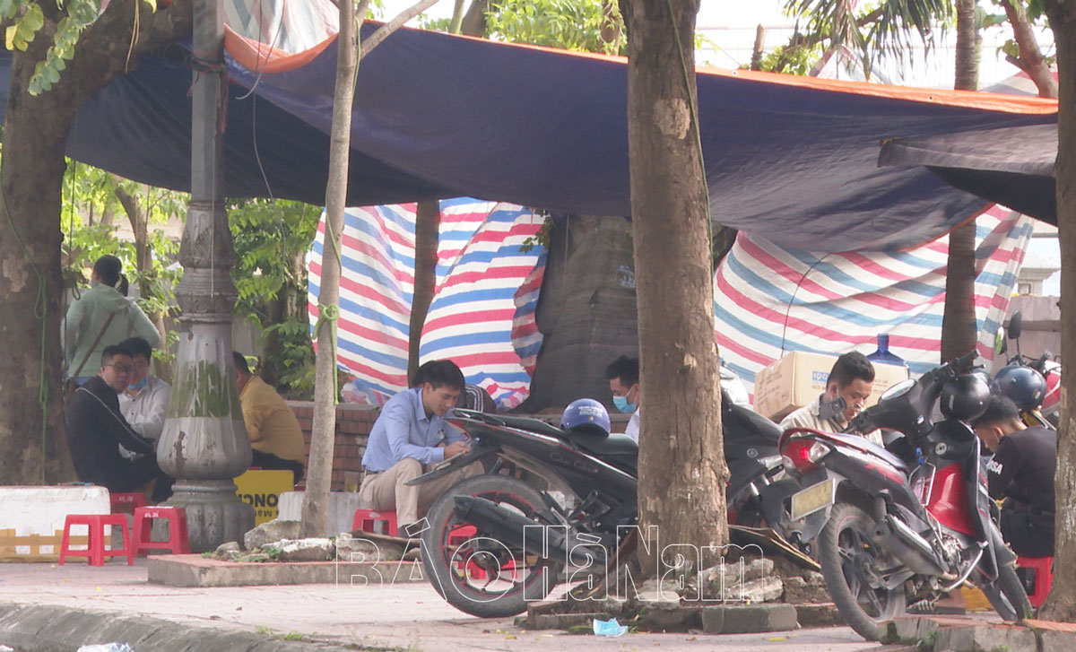 Phủ Lý xử lý nghiêm các trường hợp vi phạm hành chính trong phòng, chống dịch Covid-19