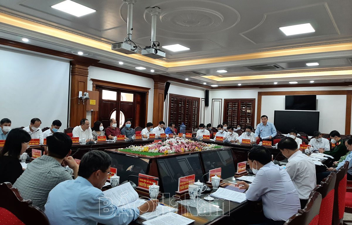 UBND tỉnh thảo luận dự thảo các nội dung trình kỳ họp cuối năm HĐND tỉnh