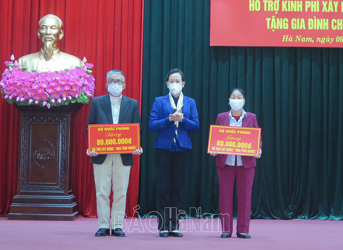 Công bố quyết định của Bộ trưởng Bộ Quốc phòng hỗ trợ kinh phí xây dựng nhà tình nghĩa