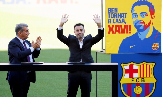 Xavi ra mắt Barca