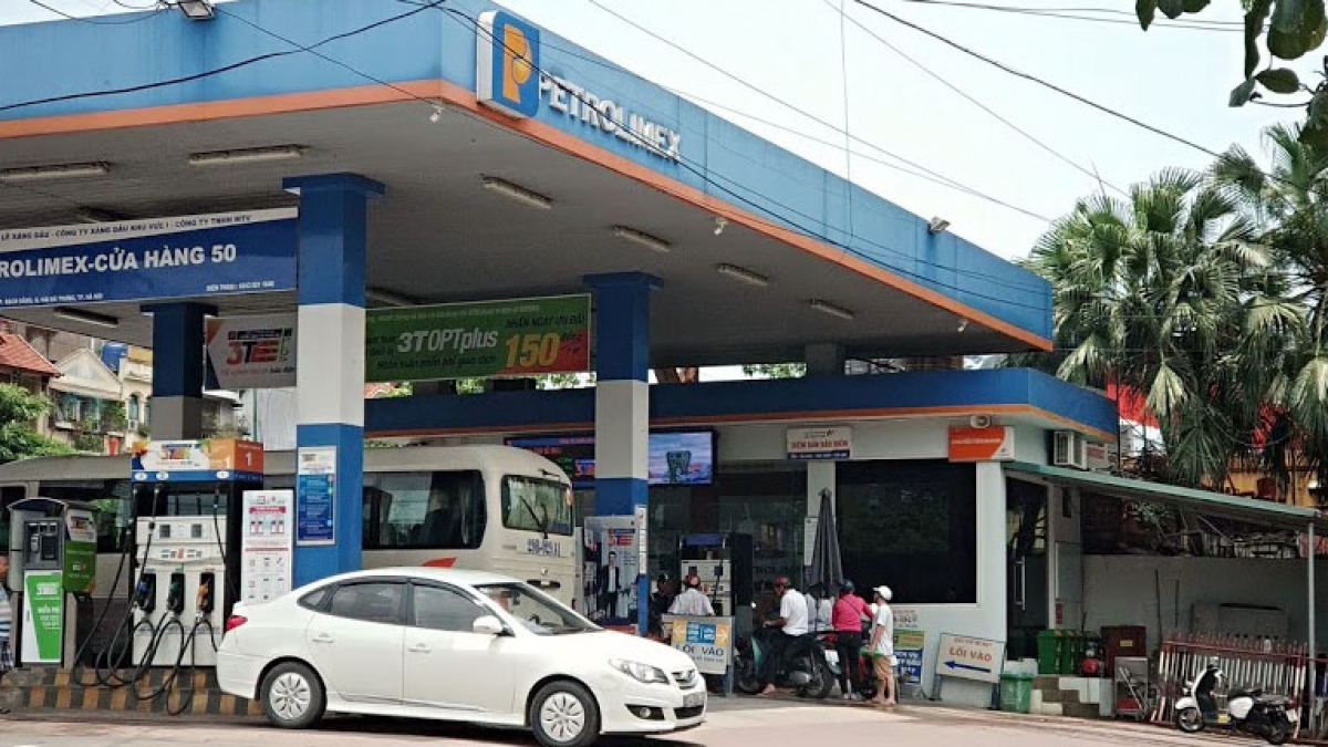 Giá xăng lại tăng từ 15h chiều nay, đạt mức gần 23.700đ/lít