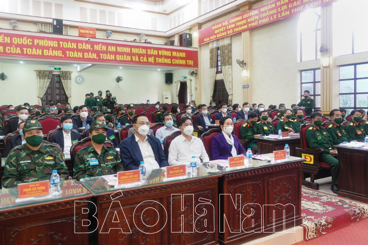 Đồng chí Bí thư Tỉnh ủy Lê Thị Thuỷ dự khai mạc diễn tập khu vực phòng thủ thành phố Phủ Lý năm 2021