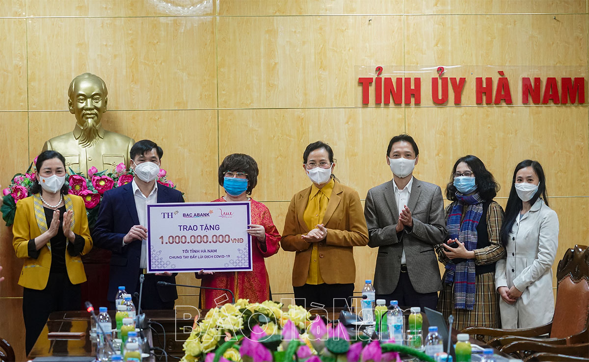 Tập đoàn TH ủng hộ 1 tỷ đồng cho công tác phòng, chống dịch Covid-19 trên địa bàn tỉnh