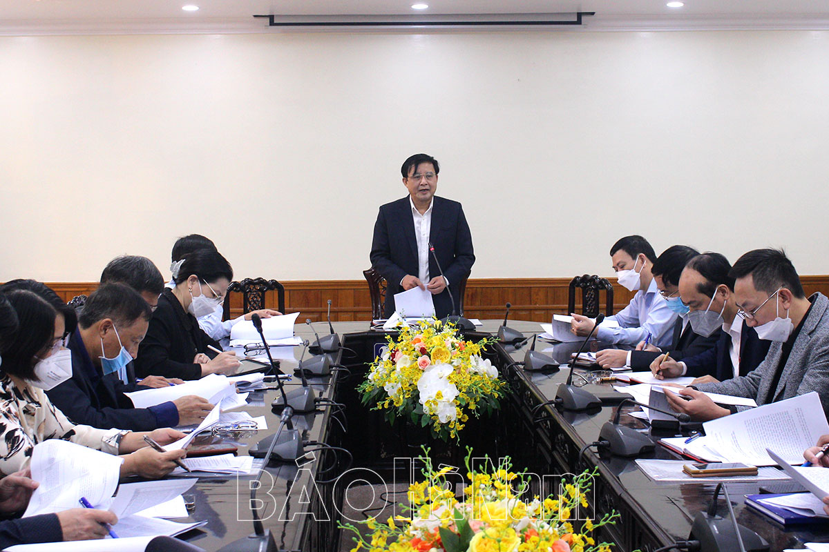 UBND tỉnh thảo luận dự thảo Kế hoạch triển khai thực hiện Nghị quyết của BTV Tỉnh ủy về công tác GPMB và quản lý, sử dụng đất đai, khoáng sản