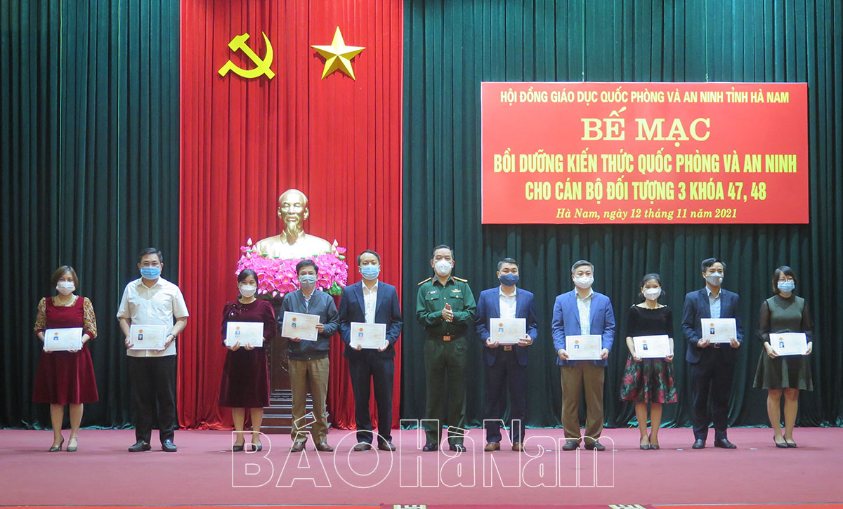 Bế mạc lớp bồi dưỡng kiến thức QP&AN cho đối tượng 3
