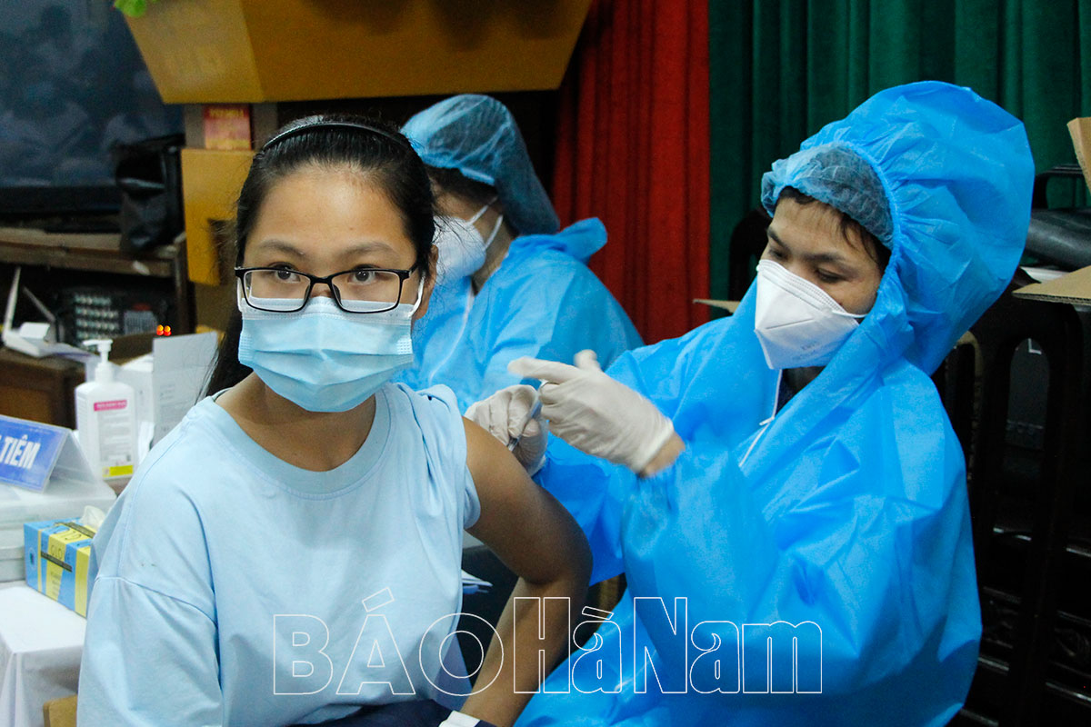 Ghi nhận ngày đầu thực hiện tiêm vắc-xin phòng Covid-19 cho trẻ trong độ tuổi 15-17 trên địa bàn tỉnh Hà Nam