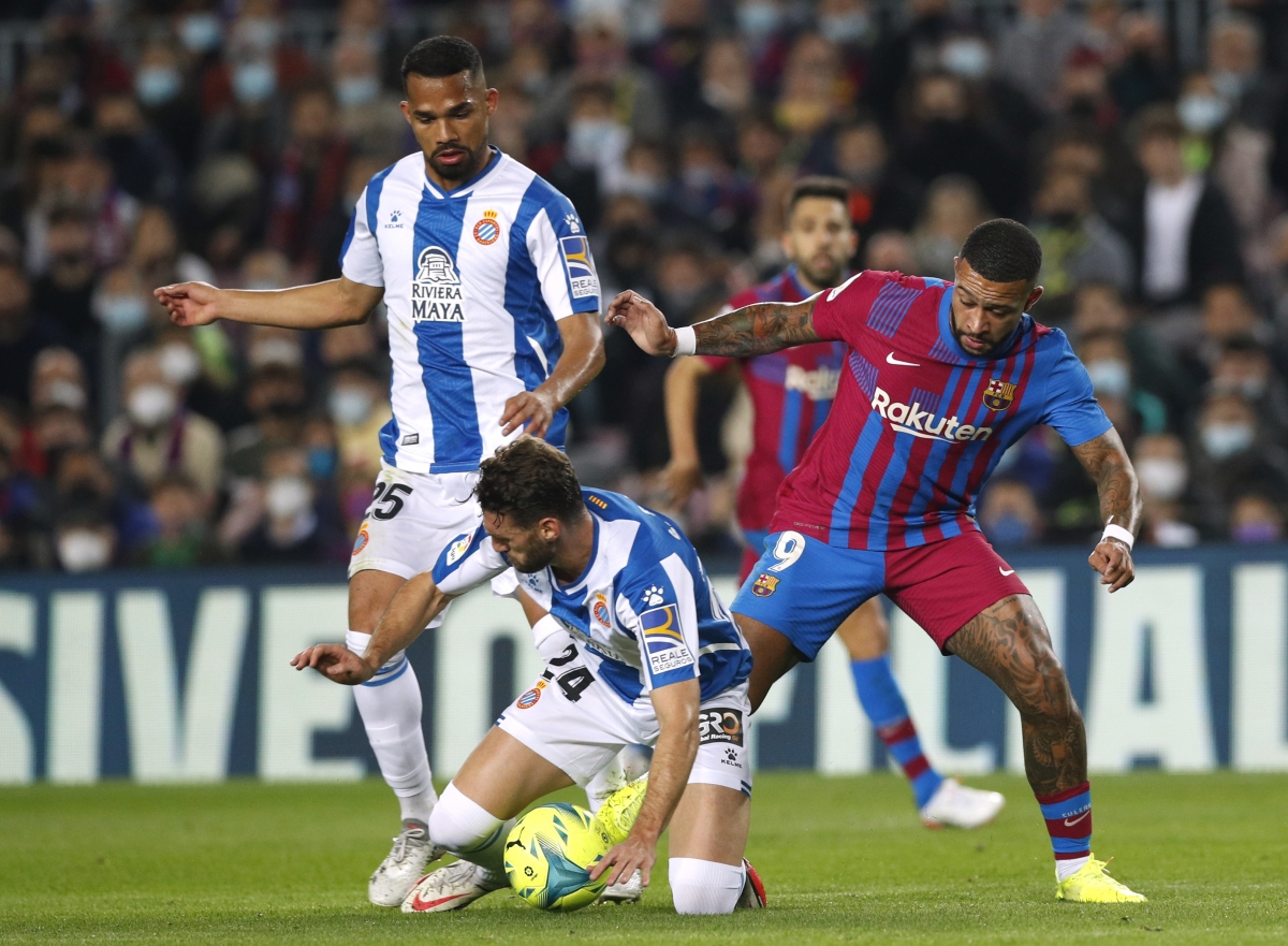 Barca thắng nhọc Espanyol trong ngày HLV Xavi ra mắt La Liga