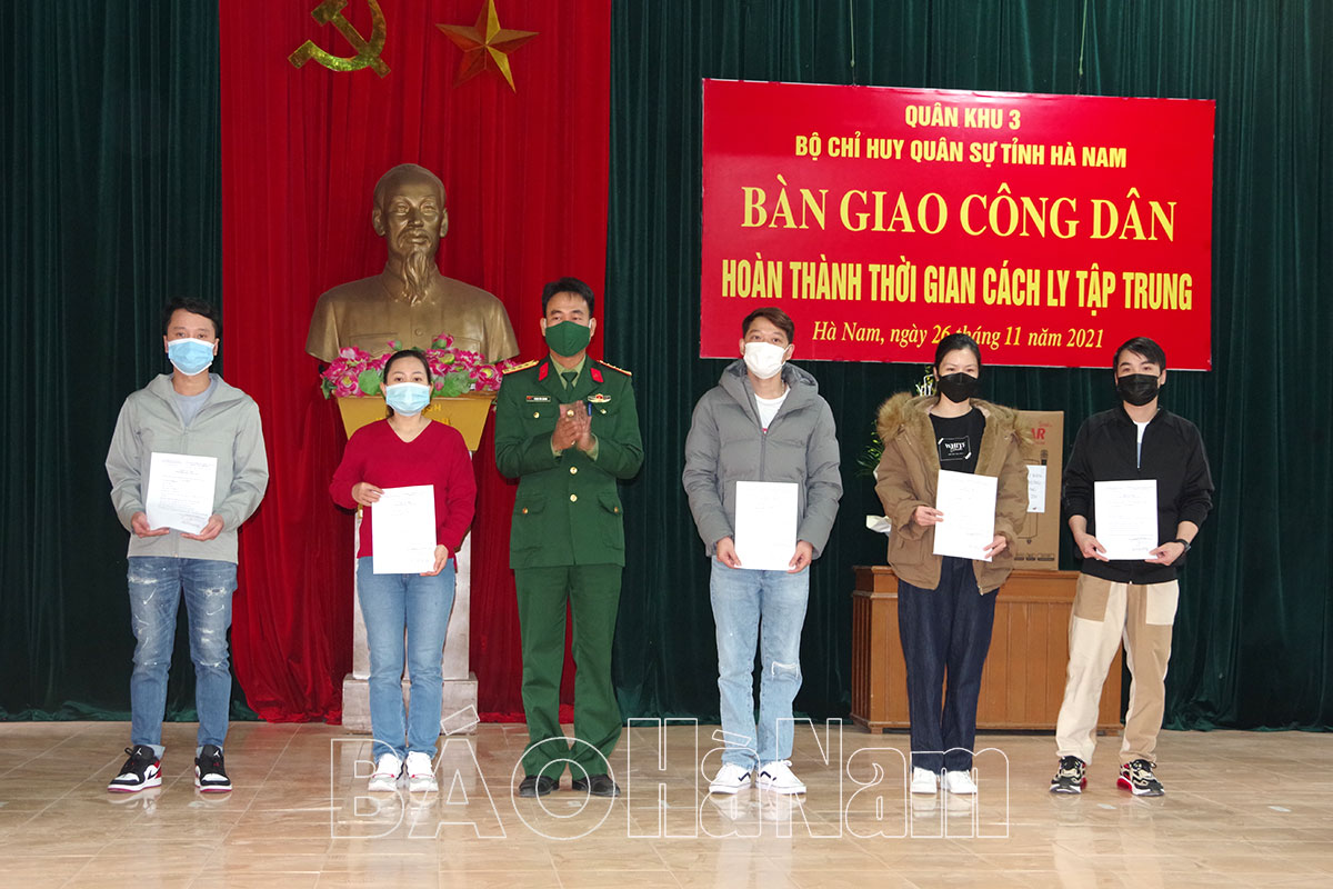 Bộ CHQS tỉnh bàn giao công dân hoàn thành thời gian cách ly phòng chống dịch Covid-19