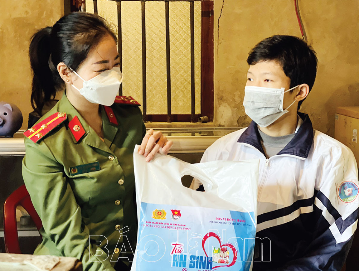 Gặp người đạt giải Nhất hội thi báo cáo viên, tuyên truyền viên giỏi cấp tỉnh năm 2021