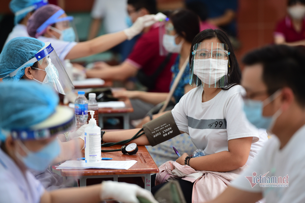 Nghiên cứu phương án tiêm vắc xin khoa học, an toàn cho trẻ 5 tuổi trở lên