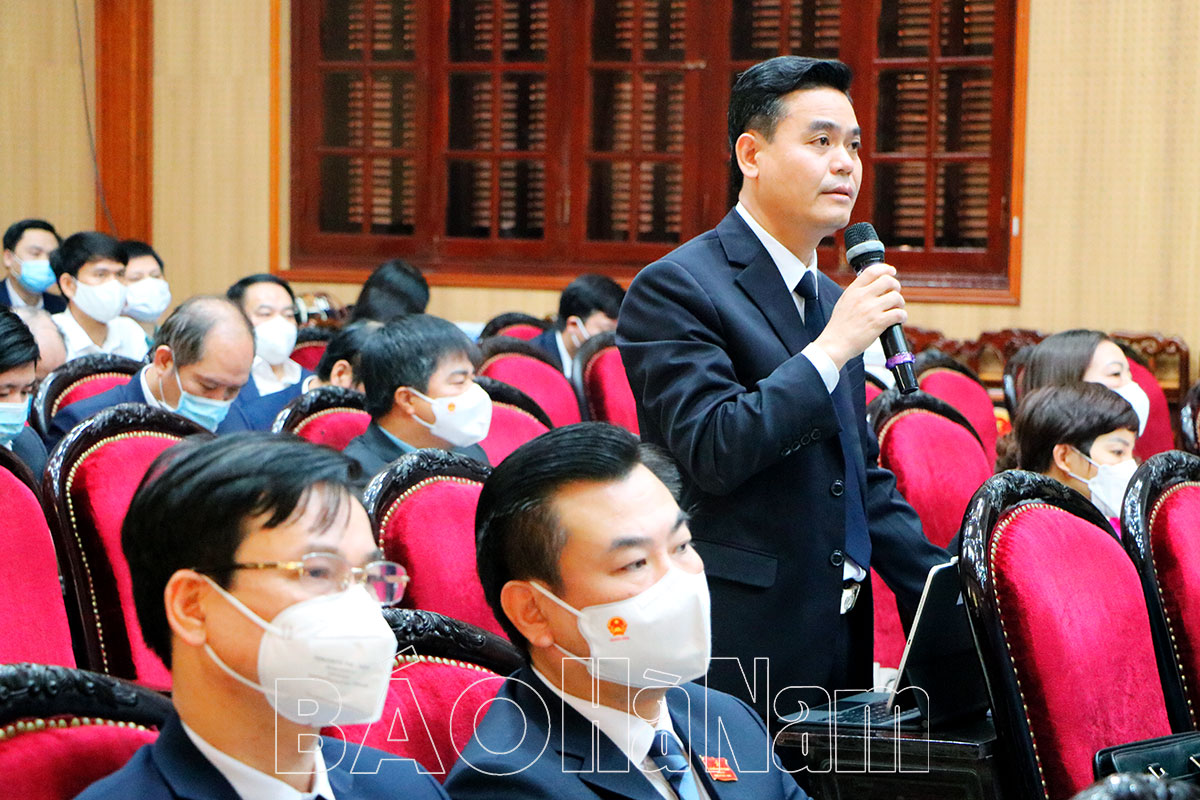 Sáng 7/12, kỳ họp HĐND tỉnh bắt đầu phiên trả lời ý kiến, kiến nghị cử tri, chất vấn và trả lời chất vấn