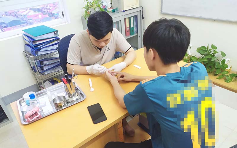 Cần lưu ý gì về vaccine Covid-19 với người nhiễm HIV?