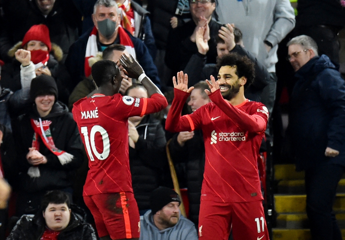 Salah tiếp tục thăng hoa, Liverpool áp sát Man City