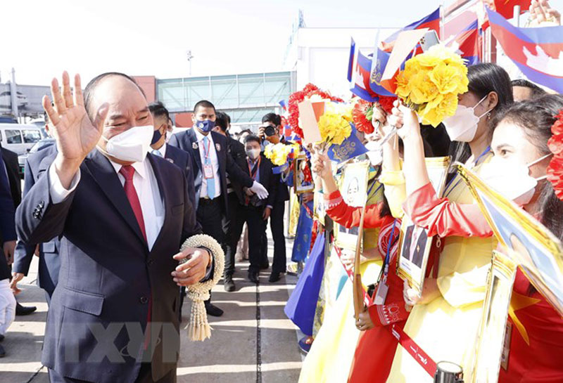 Chủ tịch nước bắt đầu thăm cấp nhà nước Vương quốc Campuchia