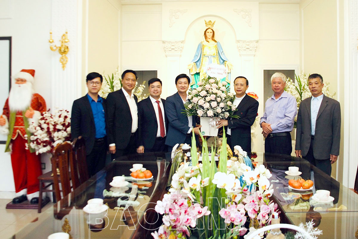 Ban Thường vụ Tỉnh đoàn thăm, chúc mừng một số giáo xứ nhân dịp lễ giáng sinh năm 2021
