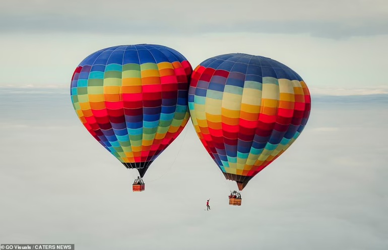 Kỷ lục thế giới mới: Bước đi trên dây ở độ cao... 1.900 mét