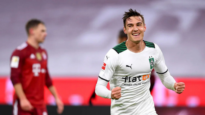 Bayern thua ngược ở vòng 18 Bundesliga