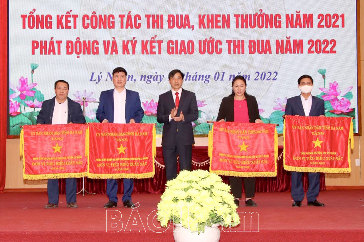 Lý Nhân tổng kết công tác thi đua, khen thưởng năm 2021 và phát động phong trào thi đua năm 2022