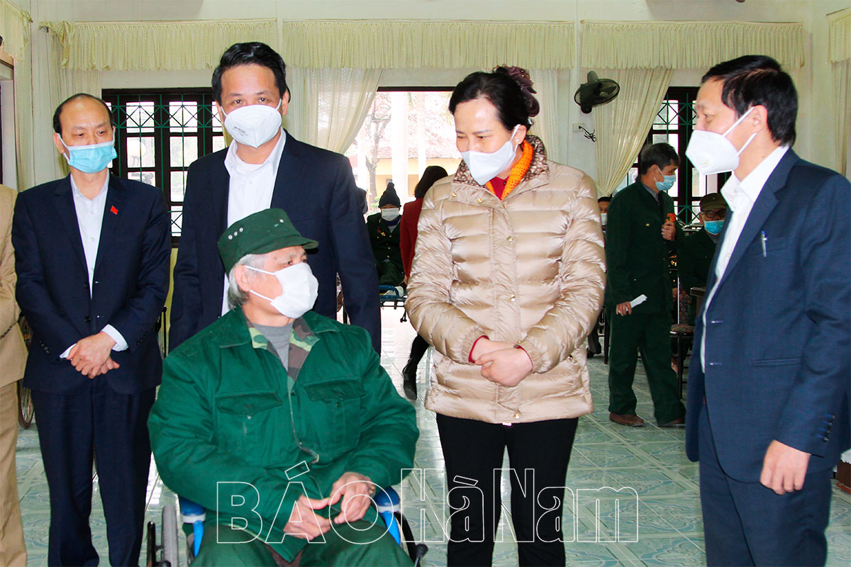 Tỉnh ủy, HĐND, UBND, Ủy ban MTTQ tỉnh tổ chức nhiều đoàn đi thăm, tặng quà gia đình chính sách, hộ nghèo nhân dịp Tết Nguyên đán Nhâm Dần 2022