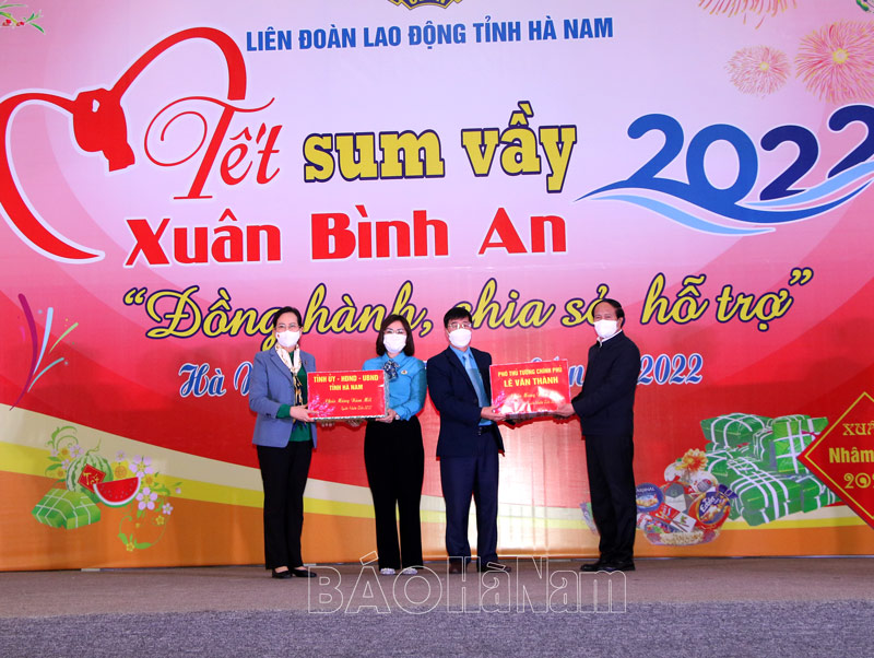 Phó Thủ tướng Chính phủ Lê Văn Thành tham dự chương trình “Tết sum vầy” tại Hà Nam