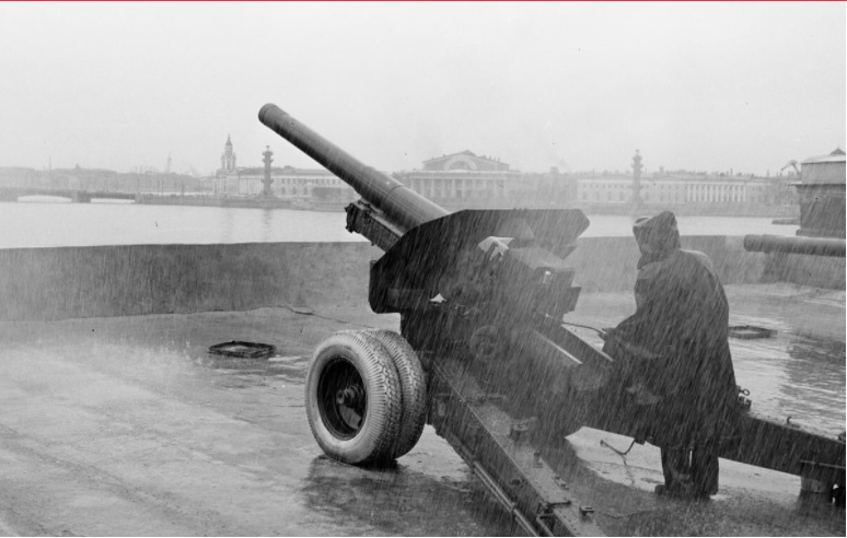 Độc đáo nghi lễ bắn đại bác vang rền ở St Petersburg, Nga vào trưa hàng ngày