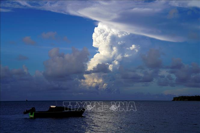 Nhiều nước ban bố cảnh báo sóng thần sau khi núi lửa ở Tonga phun trào