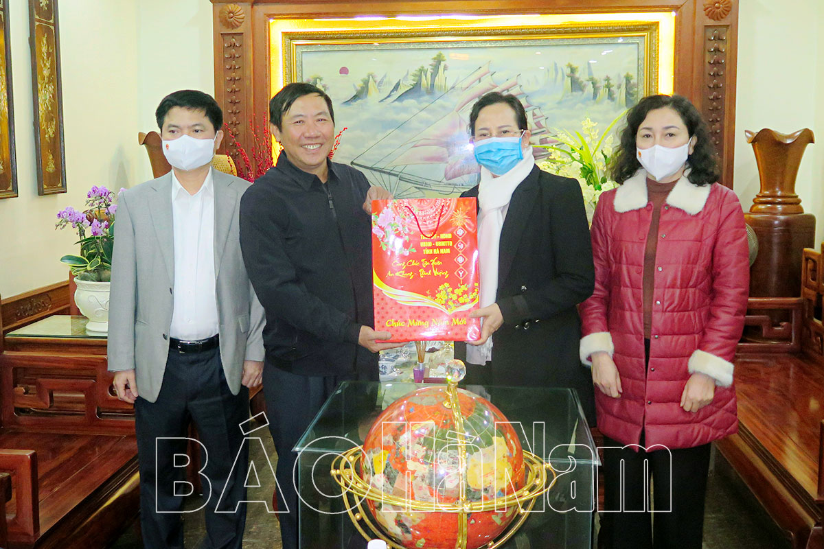 Thường trực Tỉnh ủy thăm, chúc Tết gia đình các đồng chí nguyên lãnh đạo chủ chốt của tỉnh