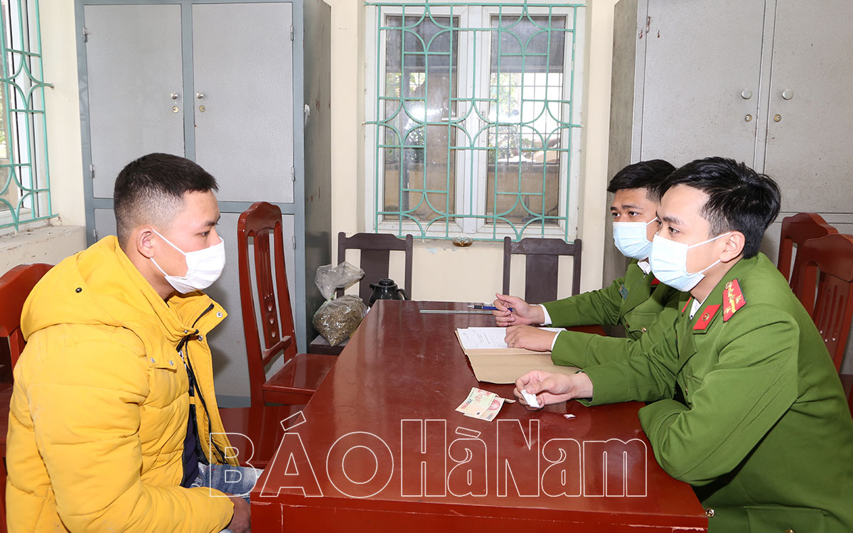 Bắt 02 vụ tàng trữ trái phép chất ma túy