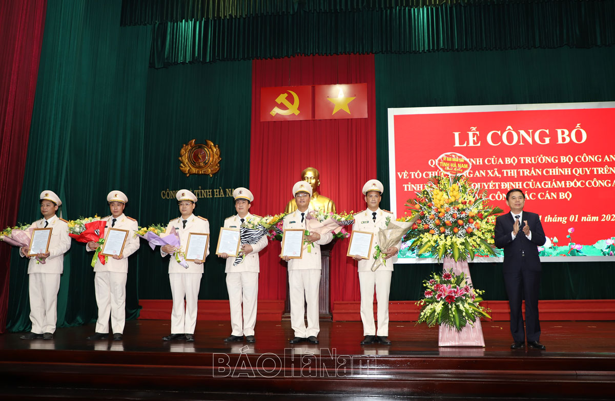 Công an tỉnh công bố Quyết định của Bộ trưởng Bộ Công an về tổ chức Công an xã, thị trấn chính quy