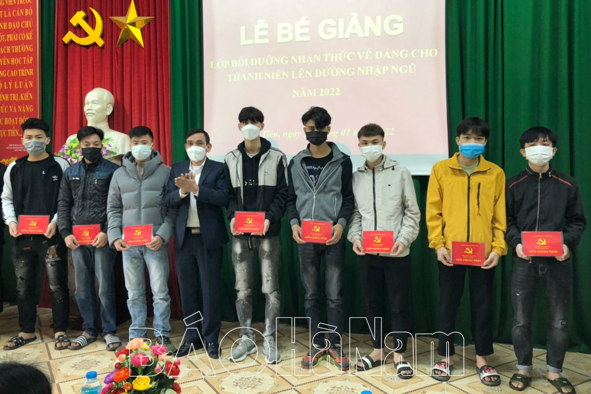 Thị xã Duy Tiên bồi dưỡng nhận thức về Đảng cho thanh niên sẵn sàng nhập ngũ