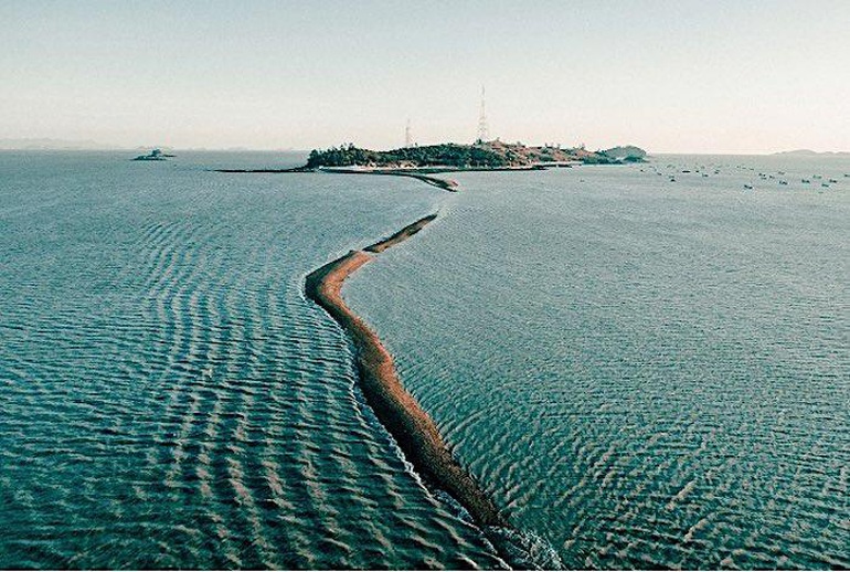 Con đường kỳ lạ mỗi năm xuất hiện vài lần, còn lại biến mất không dấu vết