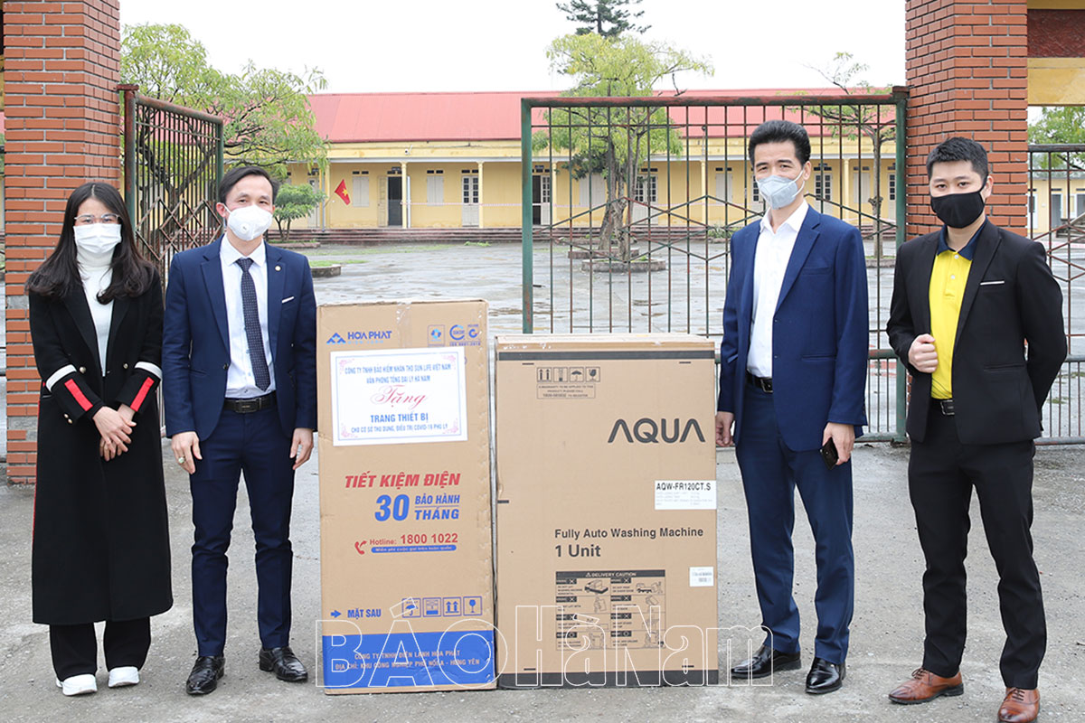 Văn phòng tổng đại lý Bảo hiểm nhân thọ SUN LIFE Hà Nam tặng trang thiết bị cho cơ sở thu dung, điều trị F0 của TP Phủ Lý