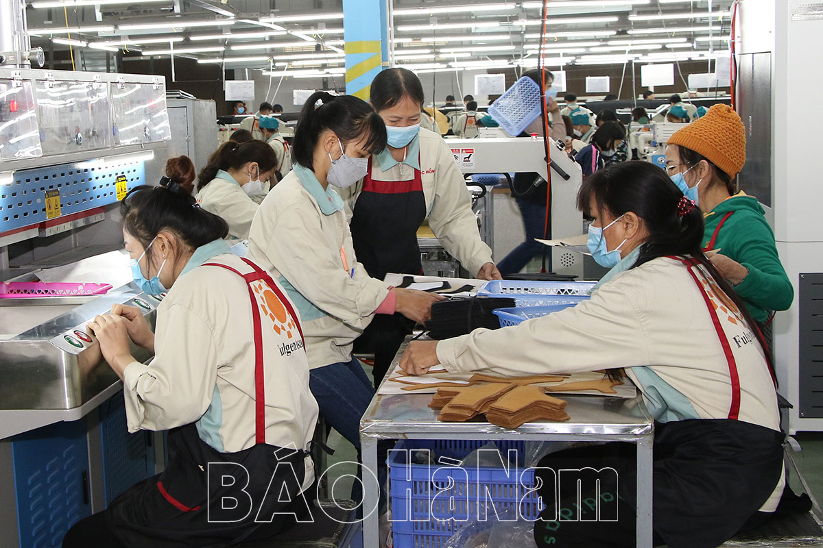 Người lao động thích ứng với tình hình dịch sau Tết