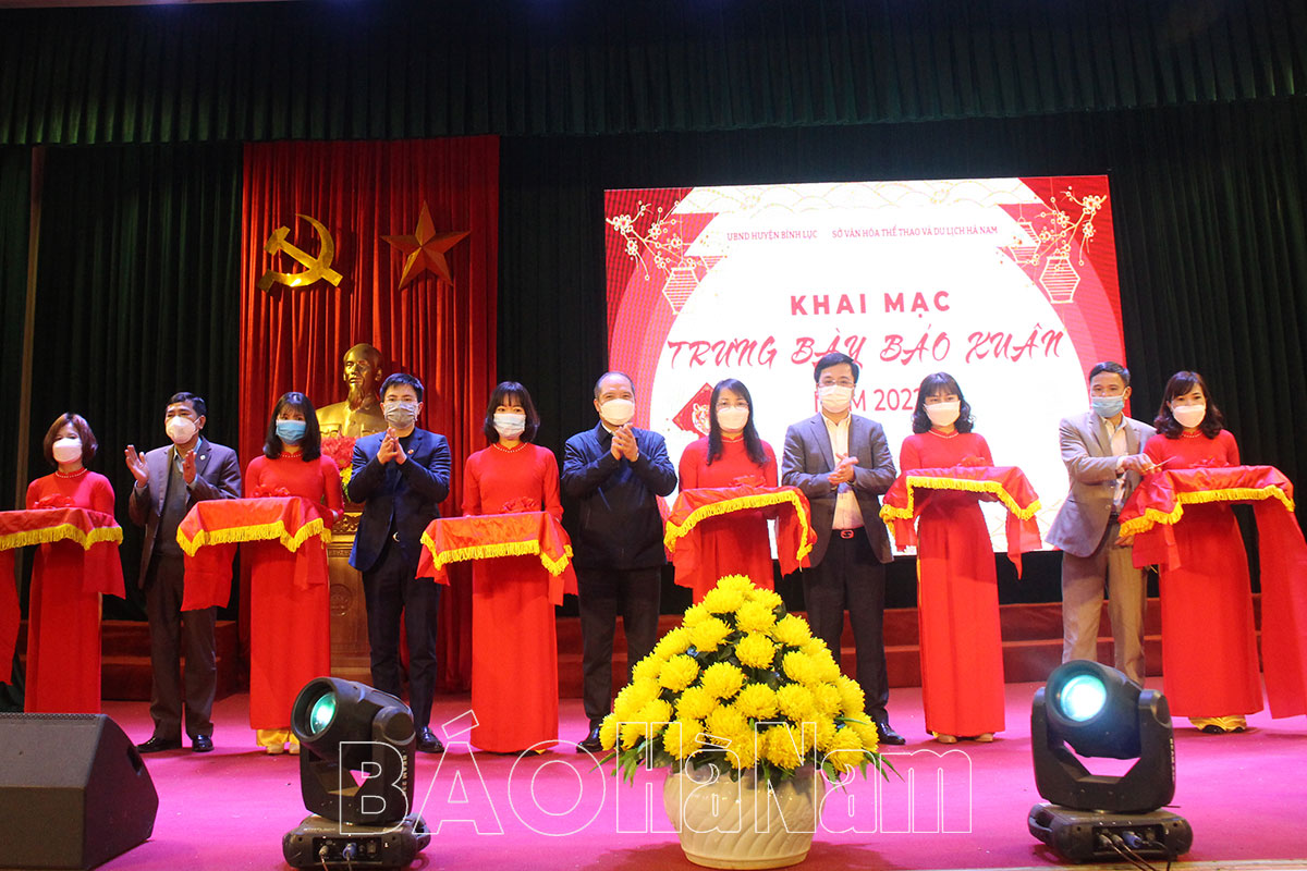 Sở VH,TT&DL khai mạc trưng bày sách, báo Xuân Nhâm Dần 2022 tại xã Tiêu Động