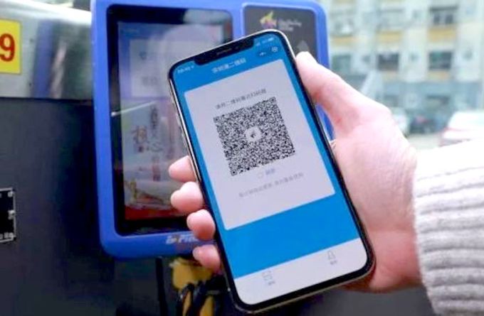 Vì sao nên thận trọng quét mã QR nơi công cộng?