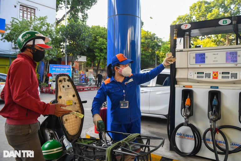 Giá xăng dầu lại đồng loạt tăng mạnh, có loại vượt 26.000 đồng/lít