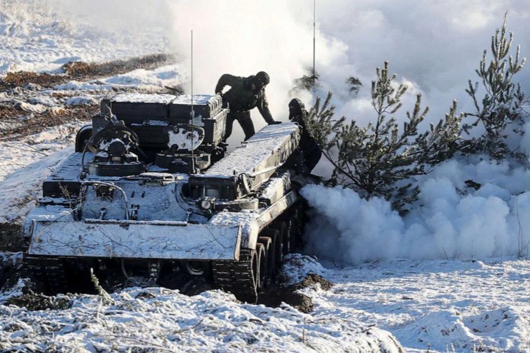 Các nước đồng loạt áp lệnh trừng phạt, Nga dọa đáp trả "đau đớn"