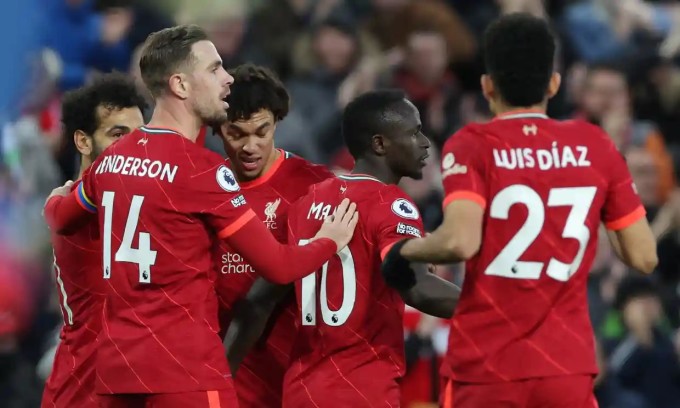 Mane giúp Liverpool áp sát Man City