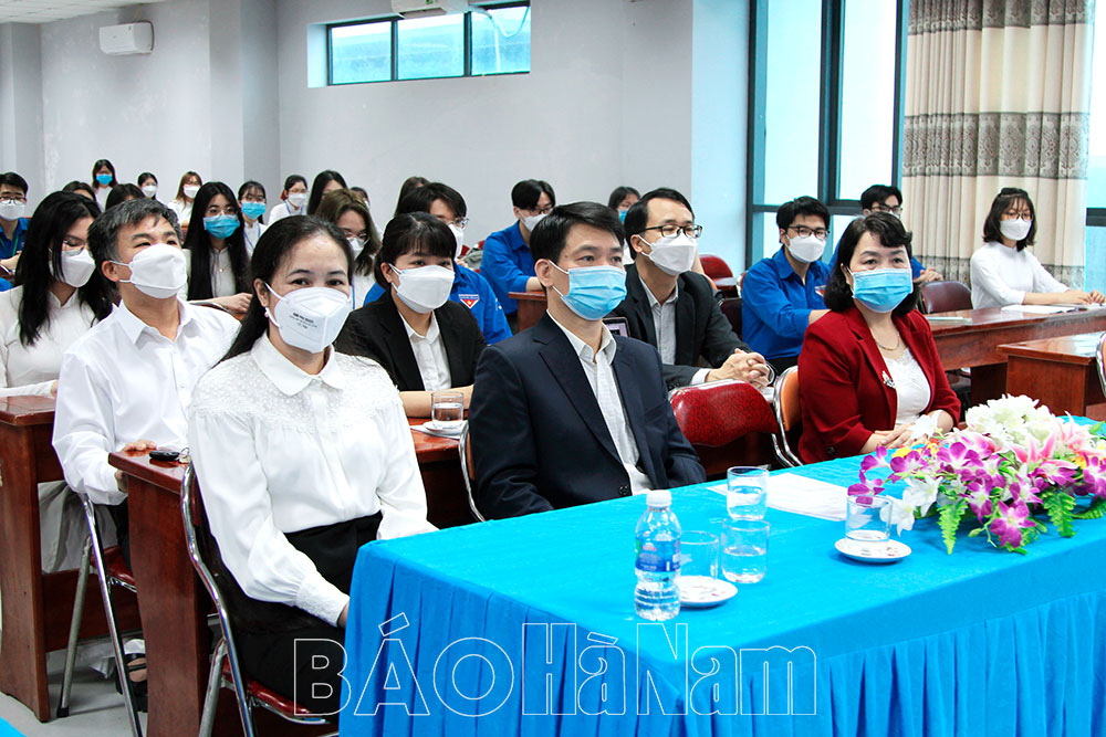 Thành ủy Phủ Lý mở lớp bồi dưỡng nhận thức về Đảng cho đoàn viên, thanh niên ưu tú