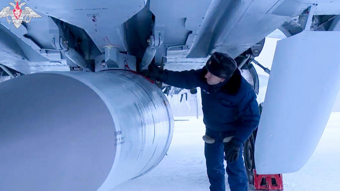 Ông Biden thừa nhận khó đánh chặn tên lửa siêu vượt âm Nga