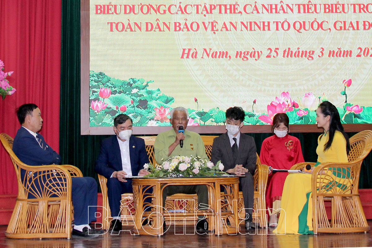 Biểu dương các tập thể, cá nhân tiêu biểu trong phong trào Toàn dân bảo vệ ANTQ