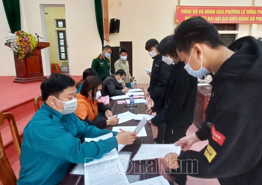 Thành phố Phủ Lý tổ chức đăng ký nghĩa vụ quân sự lần đầu cho thanh niên tuổi 17