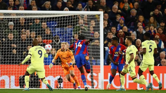 Arsenal thảm bại tại Ngoại hạng Anh